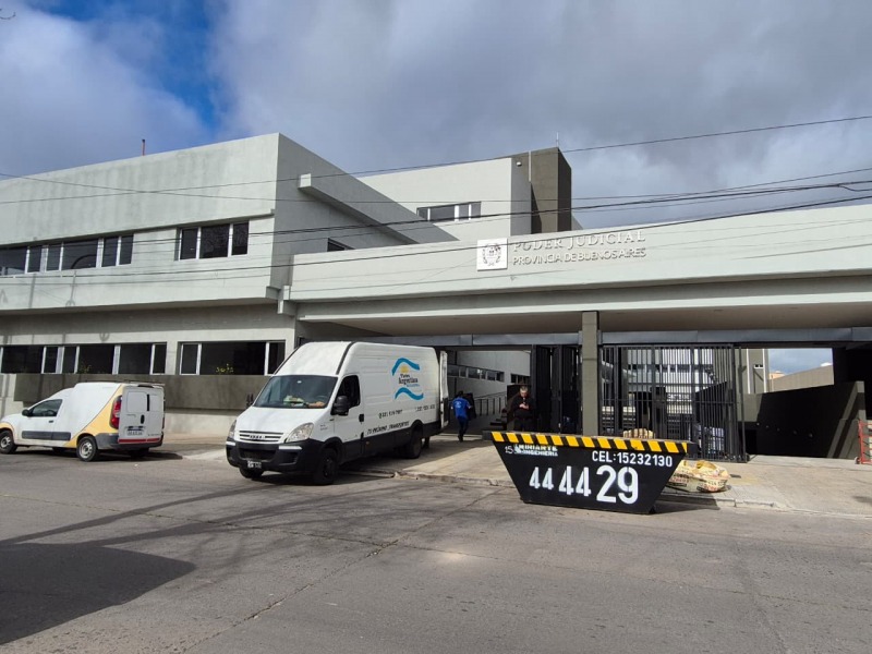 Arranc� la mudanza hacia el Polo Judicial